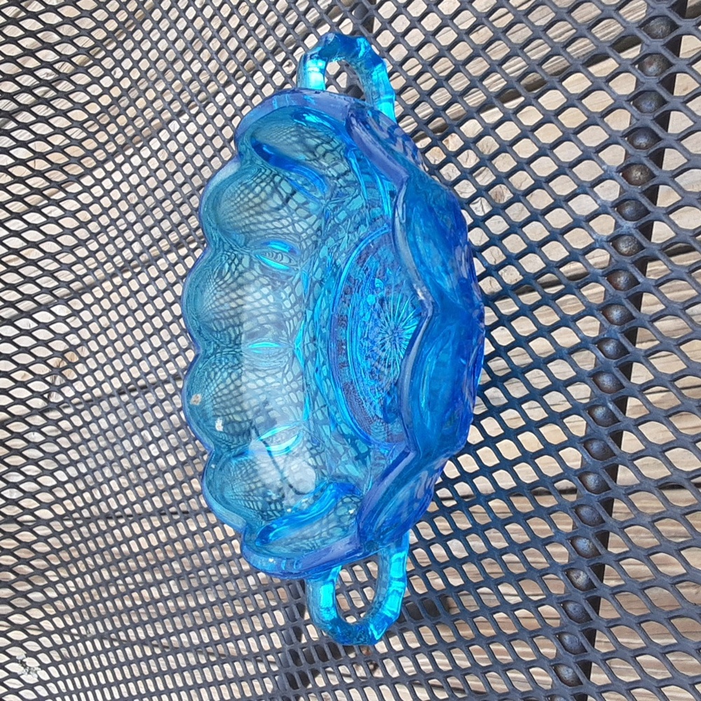 Beautiful vintage Anchor Hocking blue candy bowl